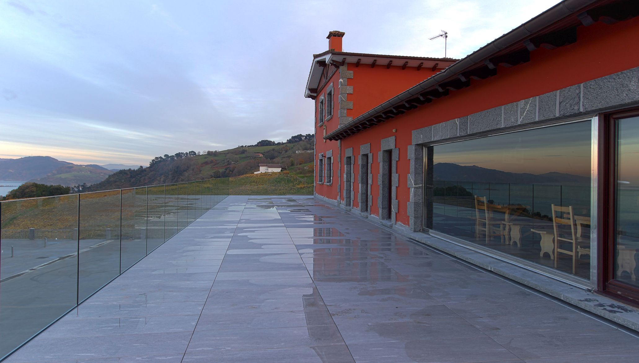 Barandilla de Cristal Q-railing en Bodega Txakoli Ameztoi