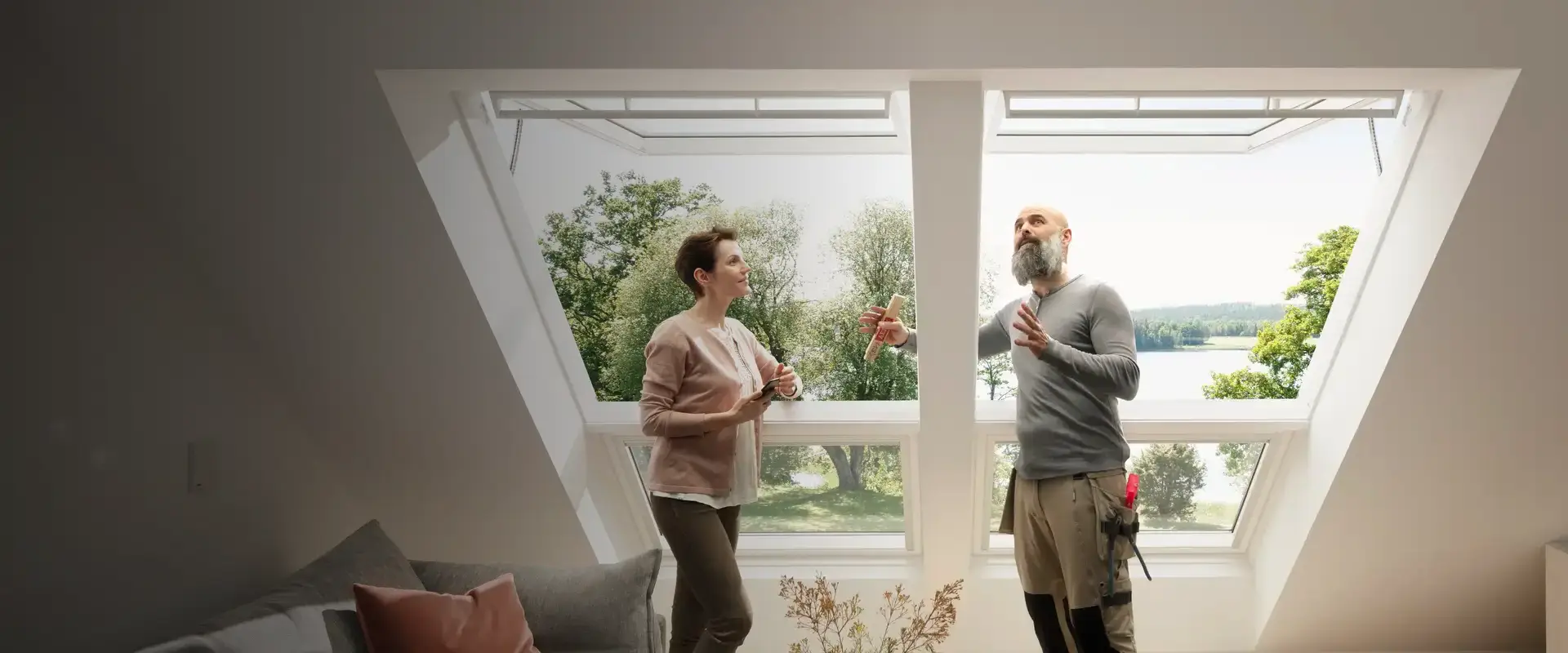 Ventanas de tejado Velux en un ático luminoso